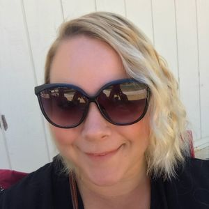 Meet your Posher, Cassandra